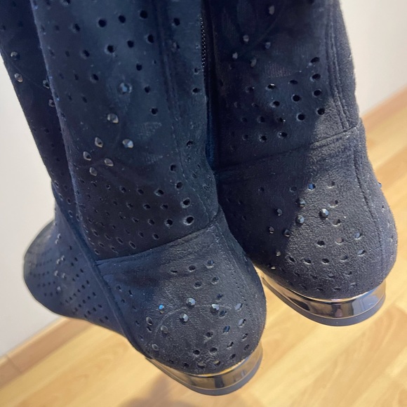 Brand new boots, newer worn suede knee high, open toe. - Picture 7 of 11